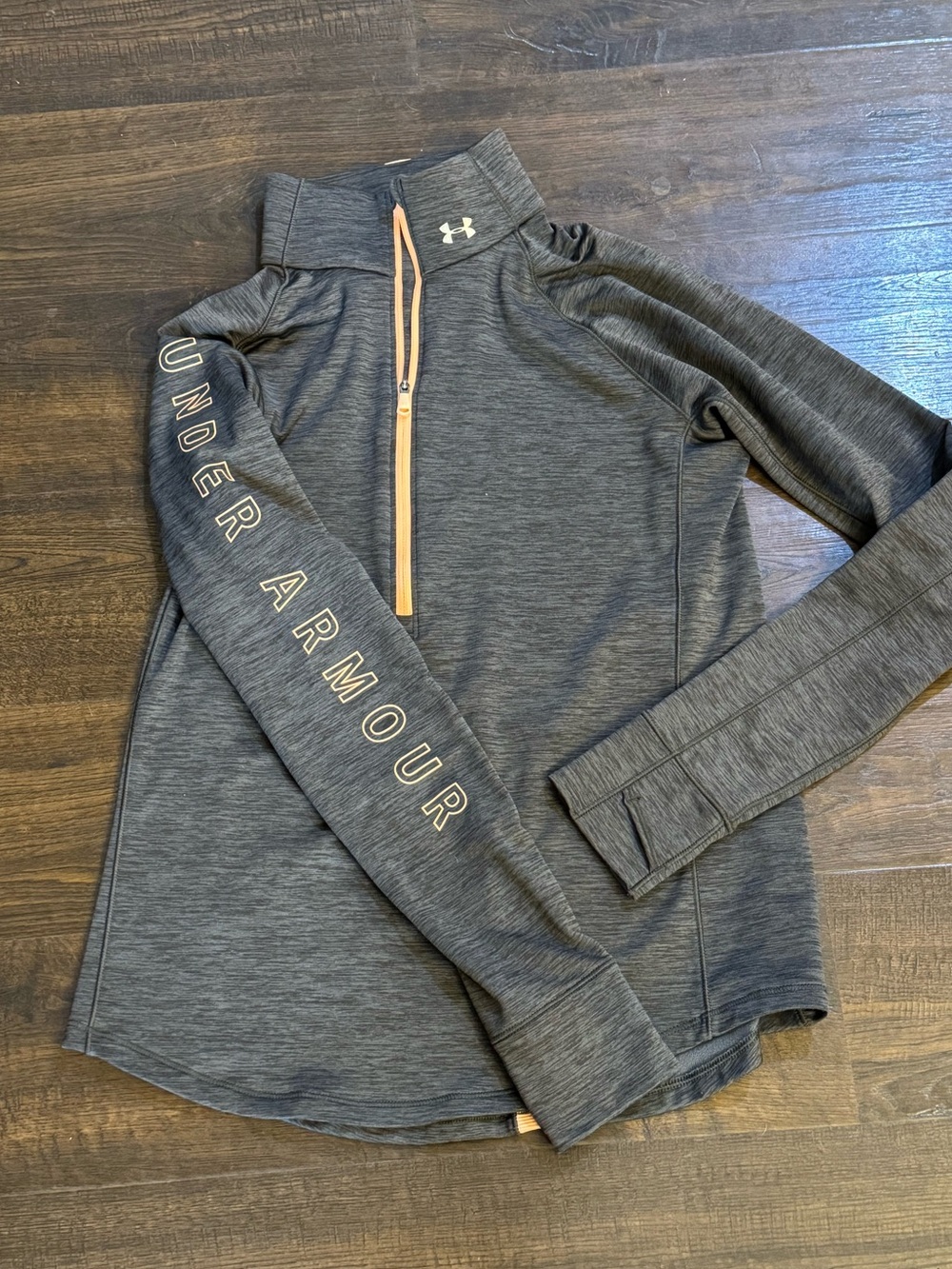 Under Armour womenHeather Gray 1/4 Zip Athletic Top size Large